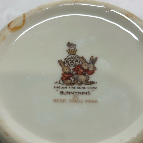 Vintage Bunnykins 2 Handled Mug family in boat and bunny in rain with crab - Picture 5 of 12